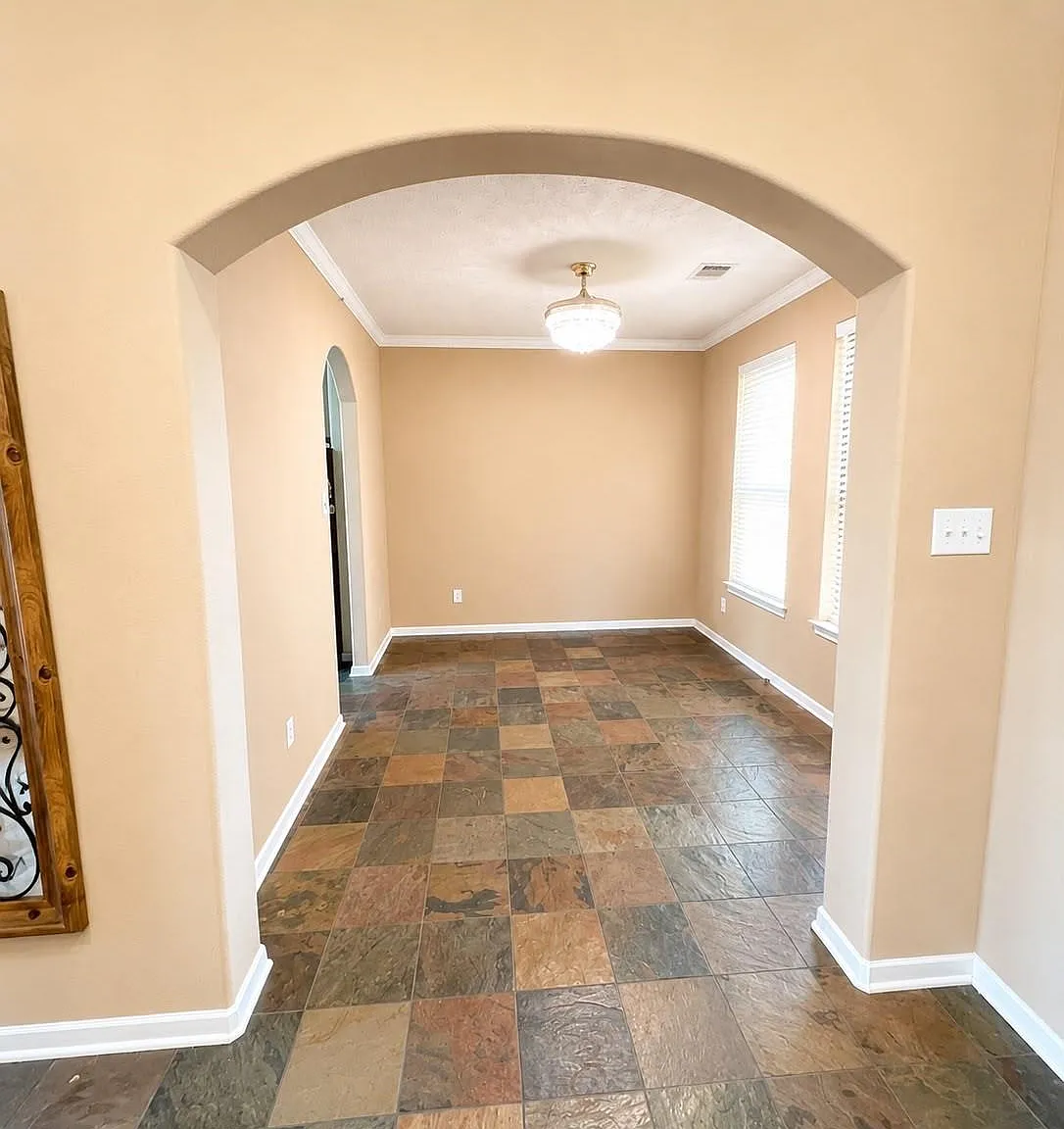 5 bed, 2.5 bath, 2730 sqft, $2,850 — Photo 4