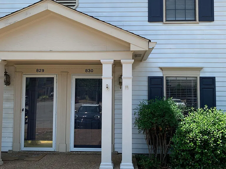 830 Brentwood Point — Photo 1