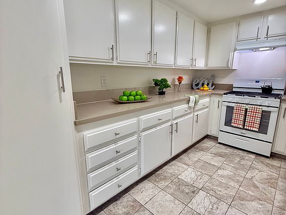 2nd image of 512 W Imperial Ave #5