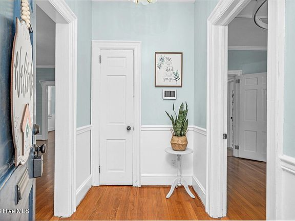 2nd image of 313 S Howard Circle