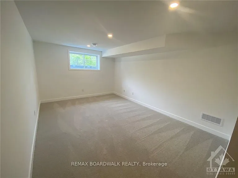228 Bristol Cres — Photo 22