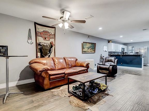 3rd image of 4304 Sherwood Ln #108