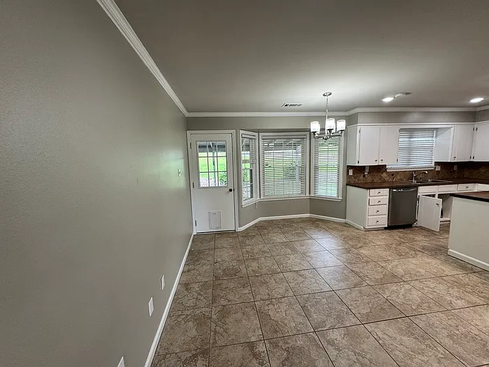 500 Oakdale Rd — Photo 4