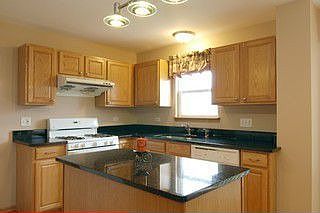 5th image of 1045 Victoria Ln
