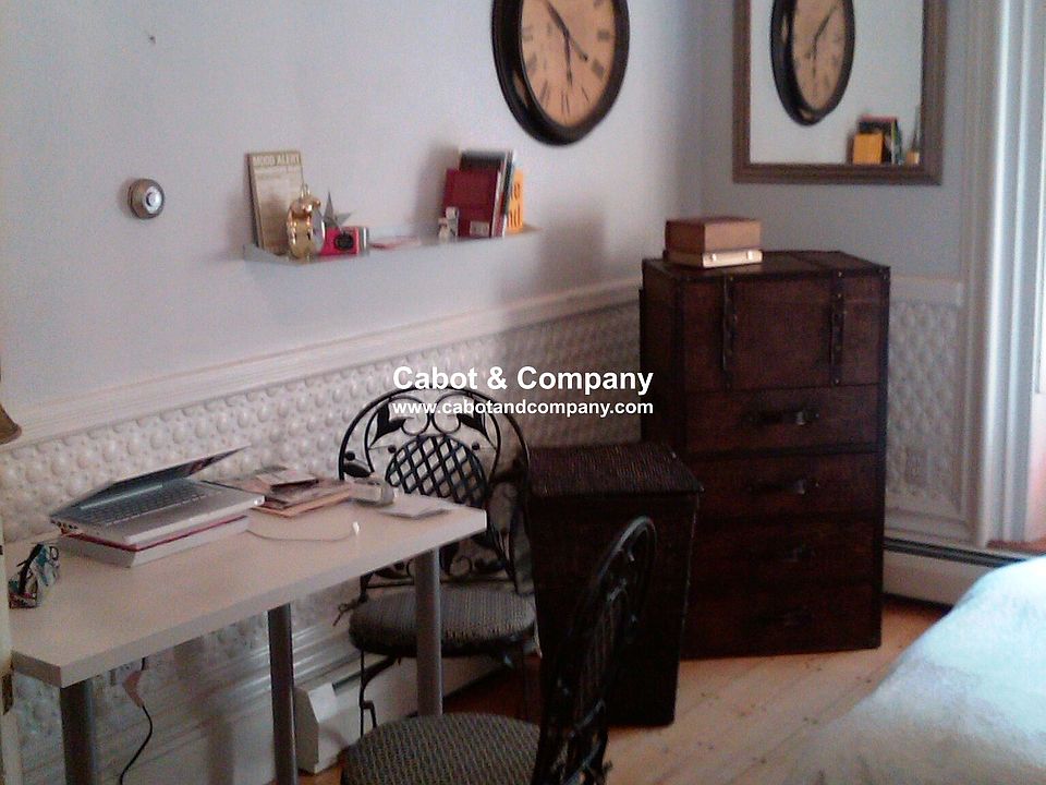 2nd image of 141 Beacon St APT 3