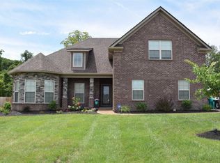 192 Sparrow Gap Dr, La Vergne, TN 37086