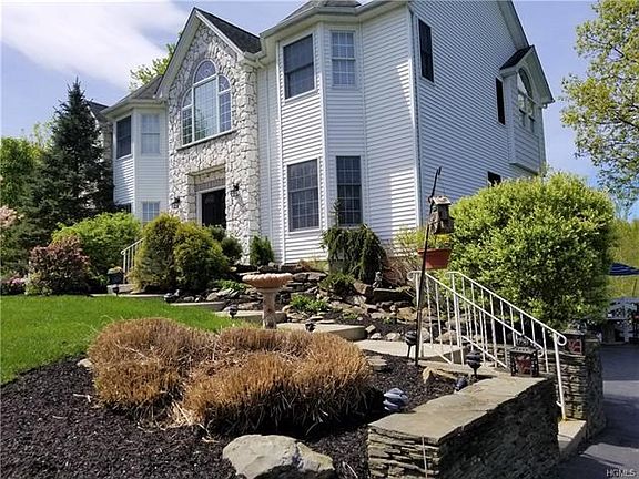 2nd image of 3 Lauren Ct