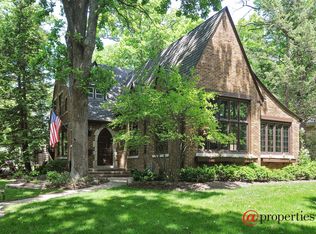 230 E Witchwood Ln, Lake Bluff, IL