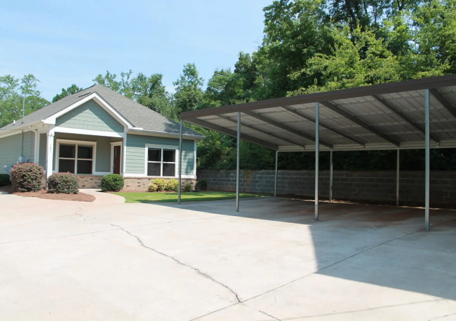 Two Bedroom Near Downtown Available! — Photo 2