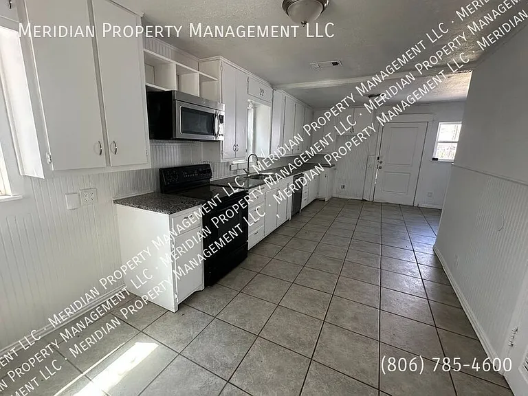 2426 31st St — Photo 5