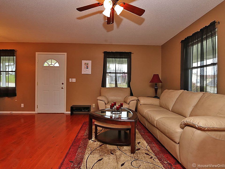 1st image of 811 Bunker Dr