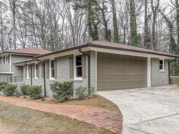 2nd image of 2427 Lauderdale Dr NE