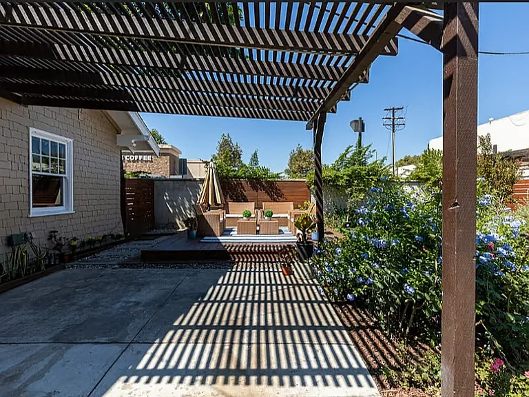 125 E Alvarado St — Photo 31