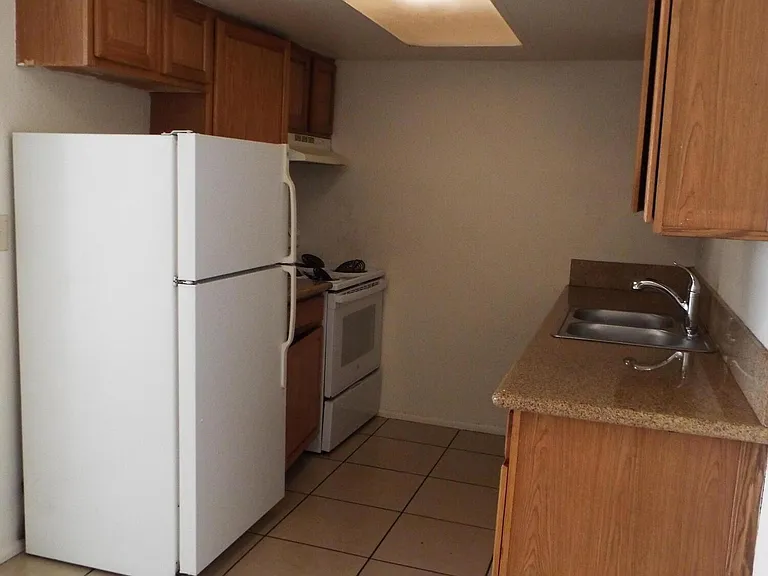 6713 W Palmaire Ave #2 — Photo 15