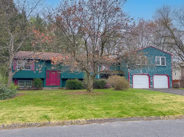 60 White Fox Rd, Feeding Hills, MA 01030