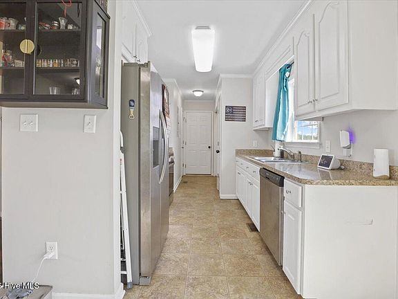 4th image of 200 Labrador Court