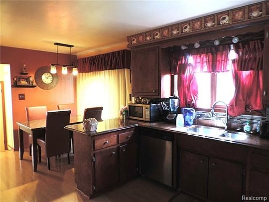 4th image of 25367 Stonycroft Dr