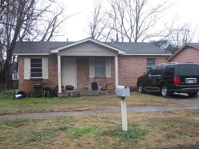 1st image of 327 S Poplar St