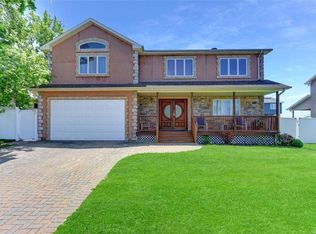 137 W Belle Terre Ave, Lindenhurst, NY 11757