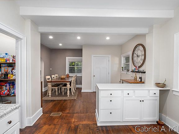 2nd image of 845 Neland Ave SE