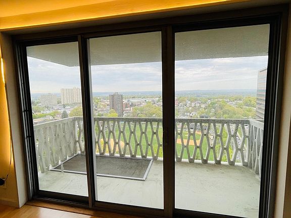 3rd image of 2100 Linwood Ave APT 18F