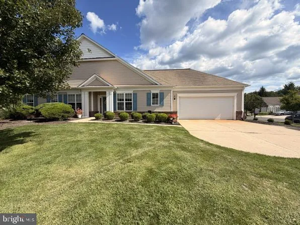 10 Sparrow Dr, Hamilton, NJ 08690