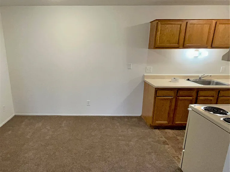 Charter Oaks Apartments — Photo 65
