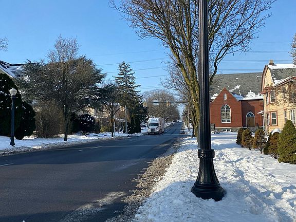 4th image of 507 E Walnut St