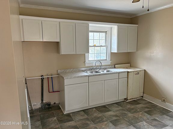 4th image of 2005 Tower Hill Road