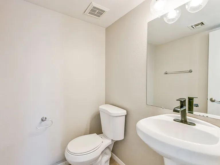 521 N Redrock St — Photo 16