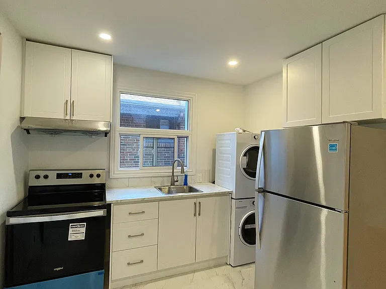 48 Torrens Ave #MAIN — Photo 8