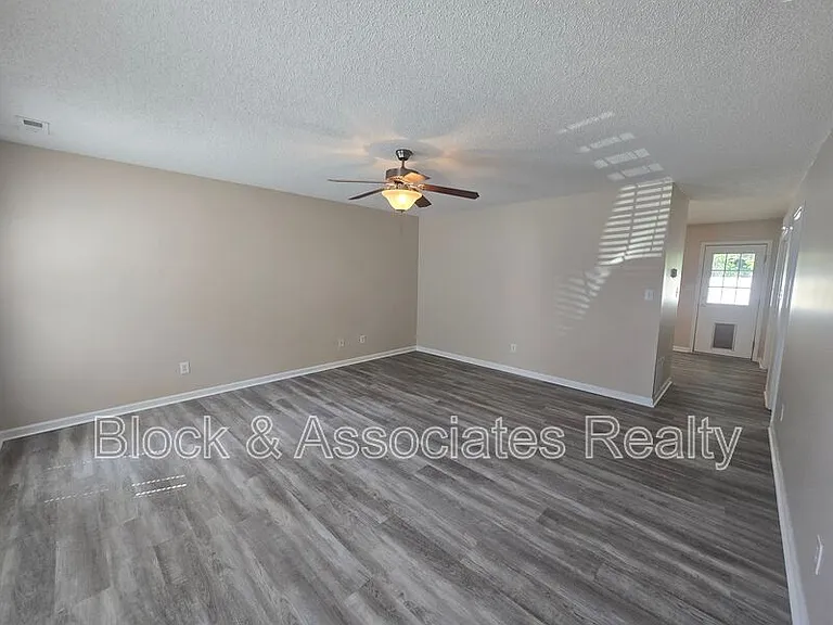 108 Maple Grove Ct — Photo 8