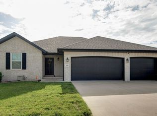 1656 N Penrose Ave, Nixa, MO 65714