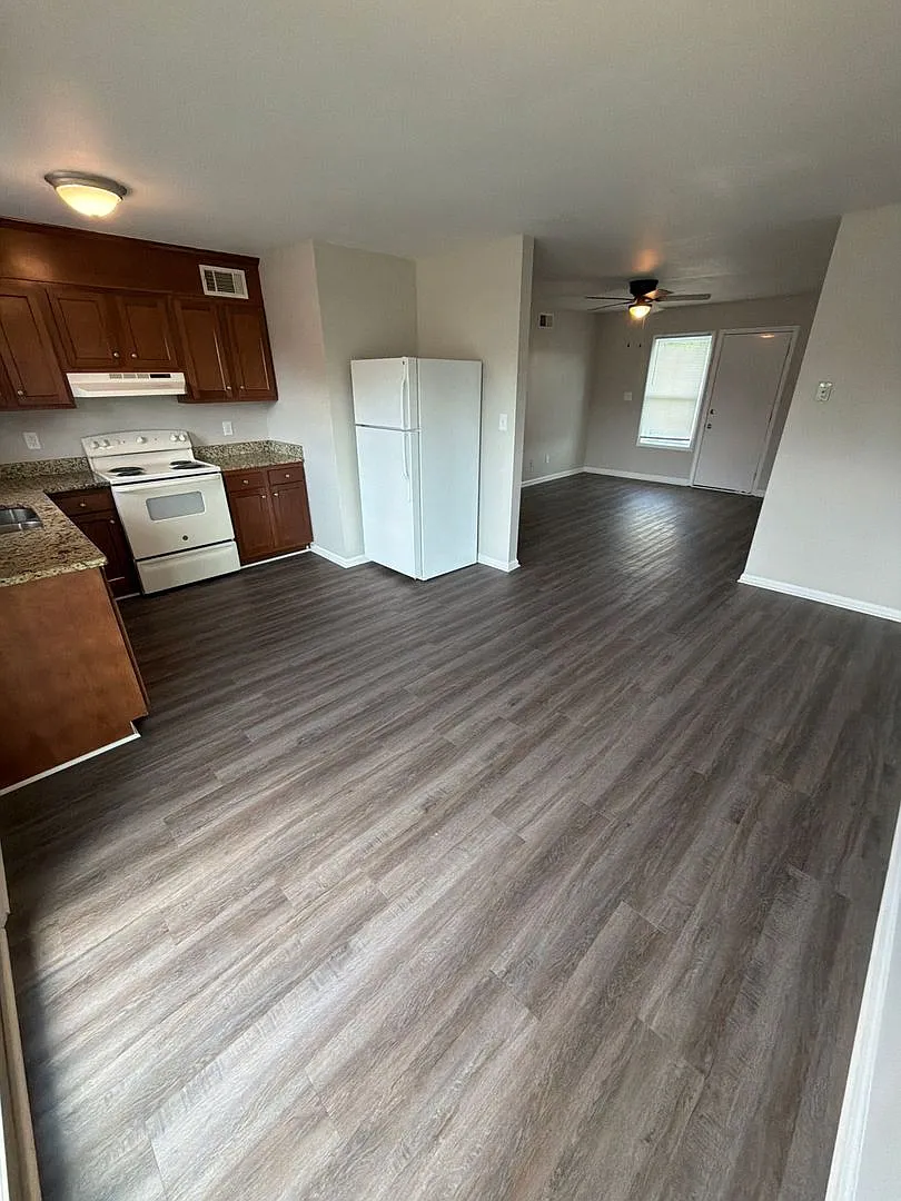 Cedar Hill Apartments — Photo 4