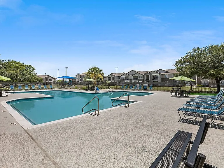 Bonito Parque Apartments — Photo 11
