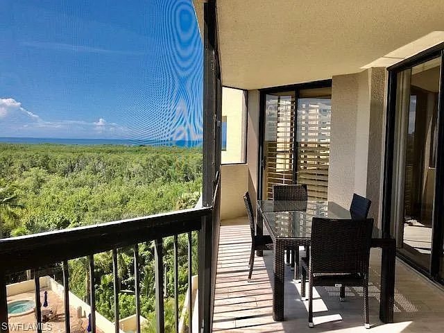 3 bed, 3.0 bath, 2584 sqft, $18,000 — Photo 2