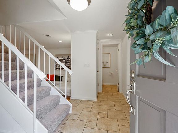 4th image of 105 Peach Willow Ct