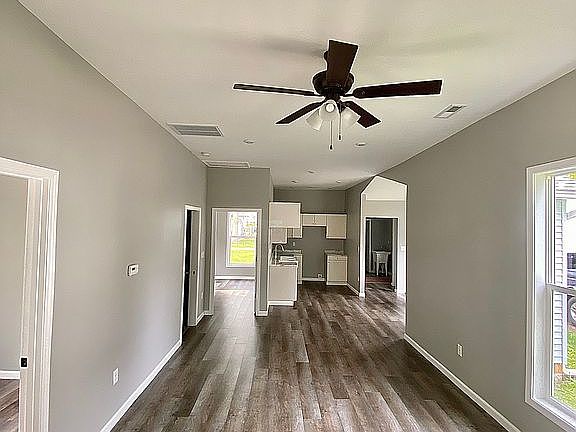 2nd image of 306 E Daggy St