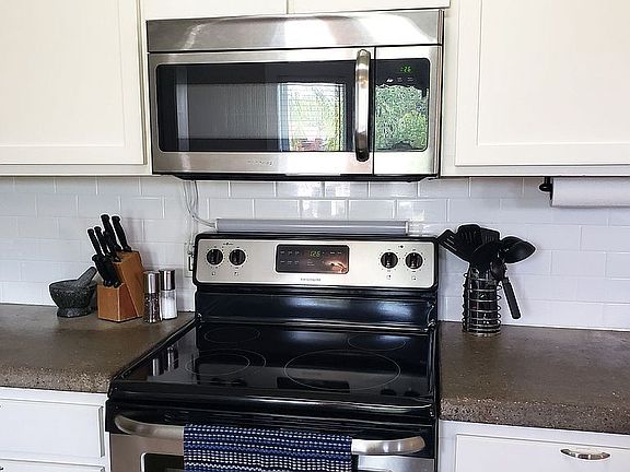 Kitchen - cement counters