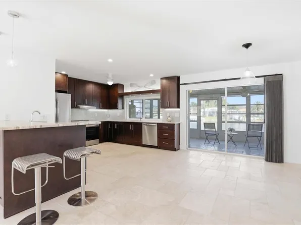 6537 Cape Hatteras Way NE APT 4, Saint Petersburg, FL 33702