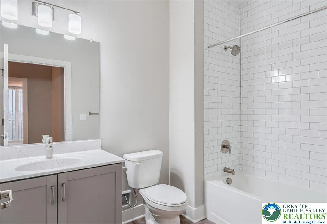 2280 Lafayette Park Dr — Photo 3