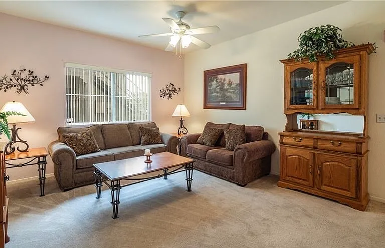 10245 S Maryland Pkwy #141 — Photo 2