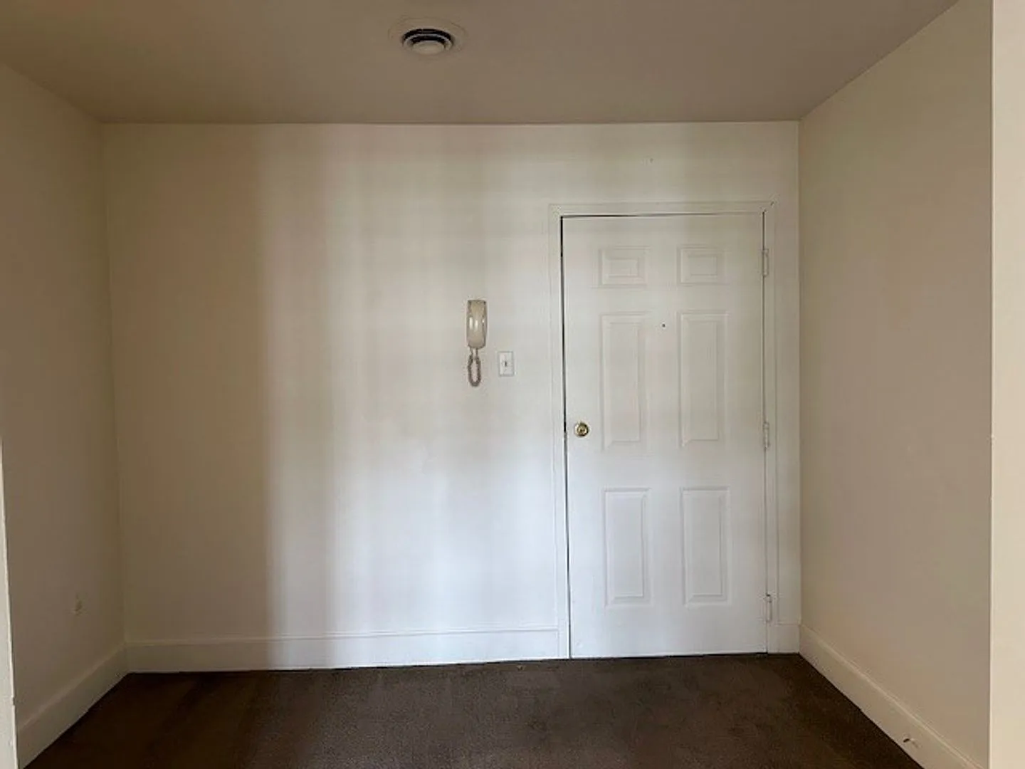 4th Floor 1 Bedroom 1 Bathroom Apartment For Rent In Harrisburg School District — Photo 3