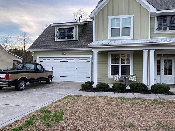 Garage (Spacious 2 Car)