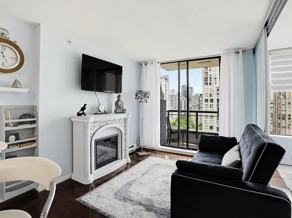 1295 Richards St #1703, Vancouver, BC V6B 1B7