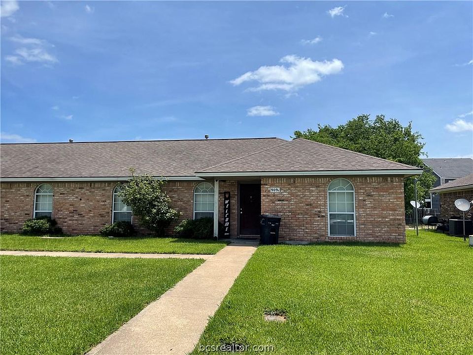 1st image of 909B Camellia Ct #B