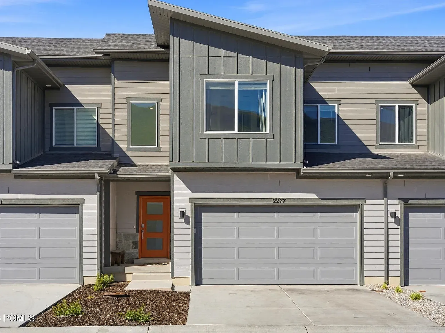 3 bed, 2484 sqft, $4,000 — Photo 1