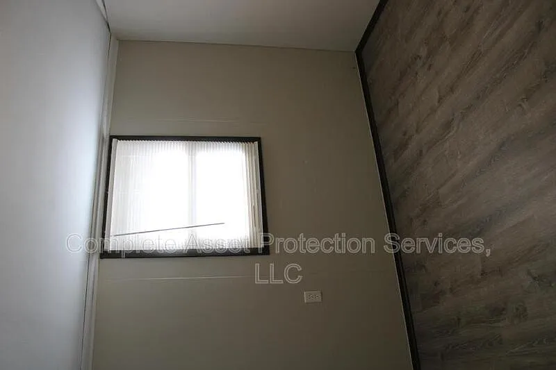 3 bed, 1.0 bath, 1105 sqft, $1,565 — Photo 3