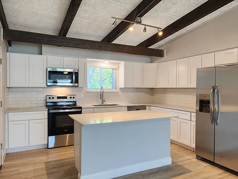 2651 Roger Williams Dr — Photo 3