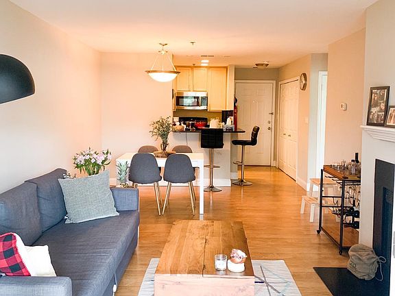 3rd image of 1812 N Quinn St #530